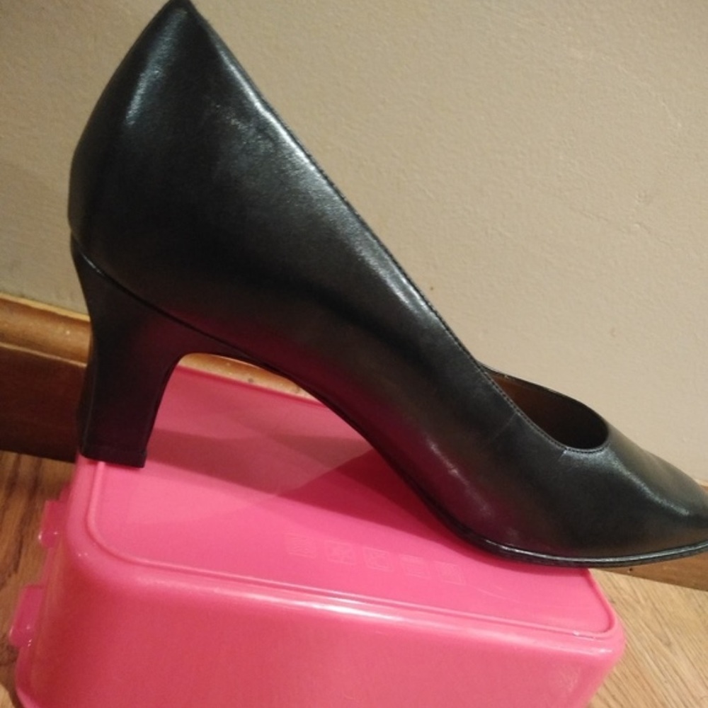 Naturlizer Sleek Black Heels